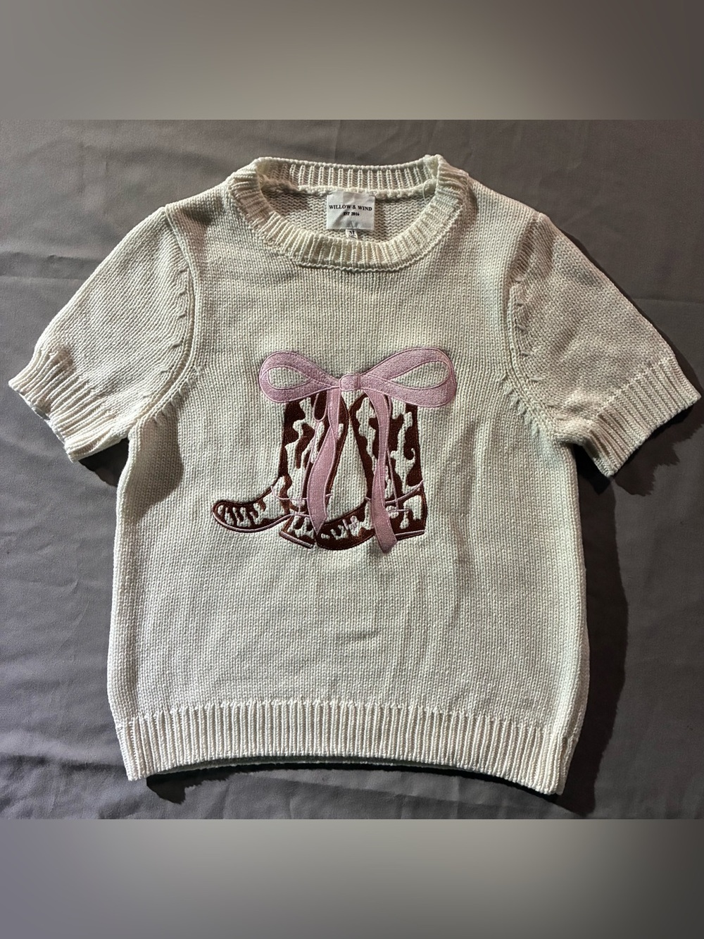 Willow & Wind Cream Short-Sleeve Knit Sweater with Pink Bow Boot Applique